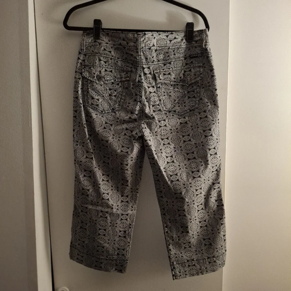 Bandolino Blu Women's Stylish Black And White Paisley Patterned Cropped Pants
